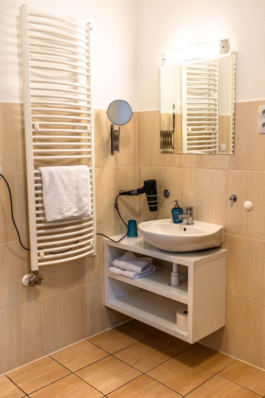 Orchidea Apartman Mosonmagyaróvár Dış mekan fotoğraf